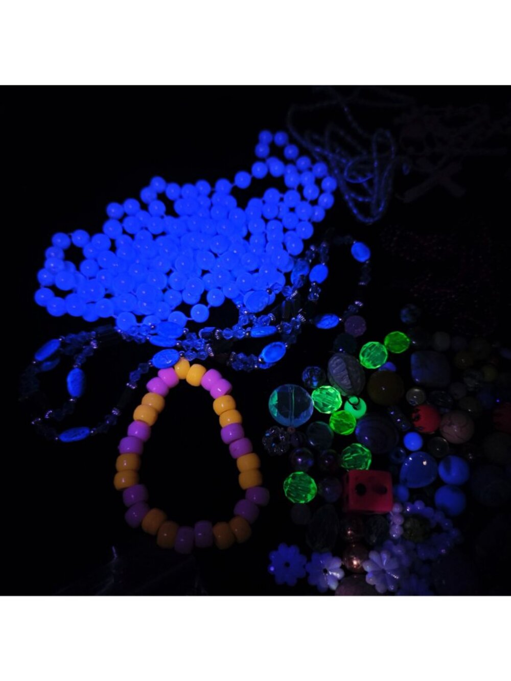 Mixed Lot Loose Beads Plastic Lucite UV Glow Pearls Flowers Necklace Magnetic - Picture 11 of 13